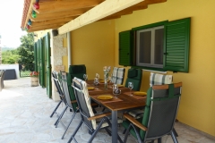 Outdoor dining area 2